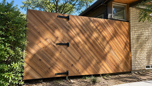 Heavy-Duty Gate Hinges for Wood Gates: How to Choose by Weight, Mounting, and Swing Clearance