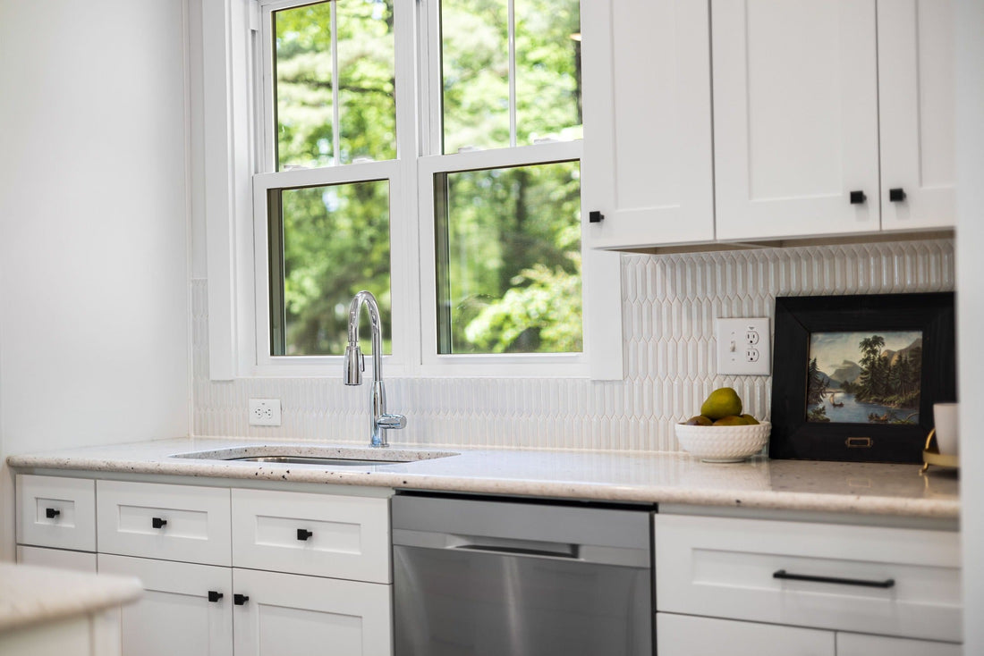 Cabinet Knobs vs Pulls: How to Choose the Right Hardware for Kitchen Cabinets and Drawers