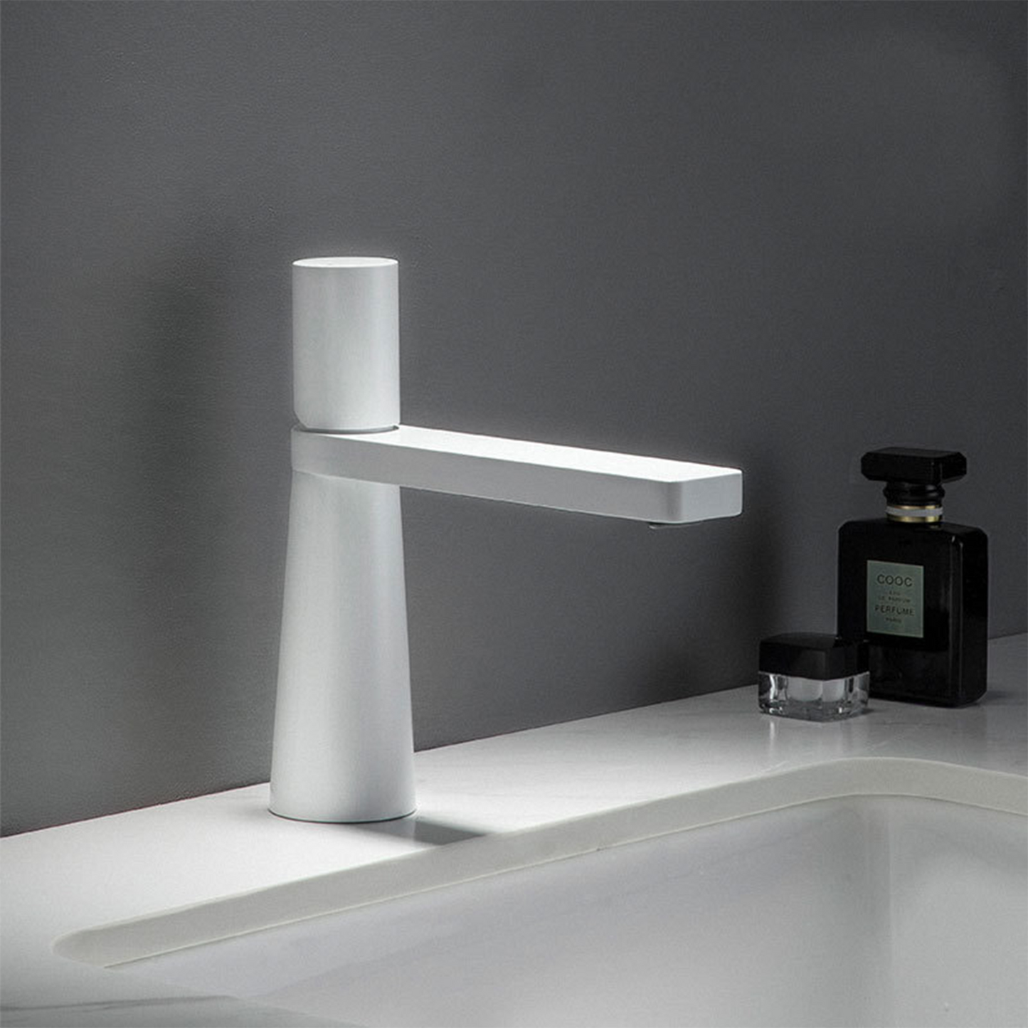 Elvik Modern Single-Handle Waterfall Single-Hole Bathroom Sink Faucet