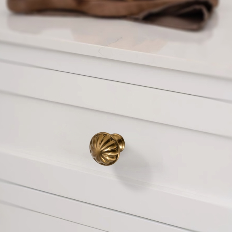 Decorative Finial Cabinet Pulls and Fluted Knobs