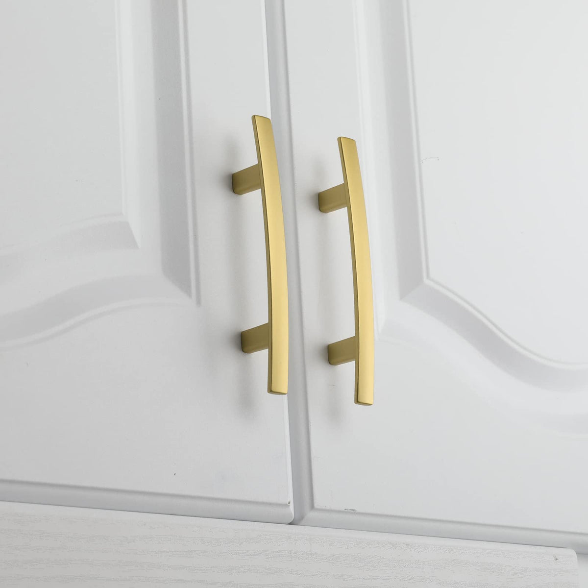 Multi-Finish Curved Cabinet Pulls for Kitchen Drawers