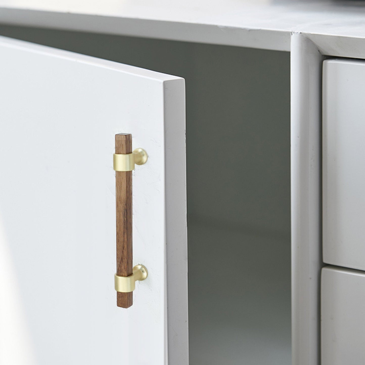 Wood Square Bar Cabinet Pulls and T-Knobs for Wardrobes