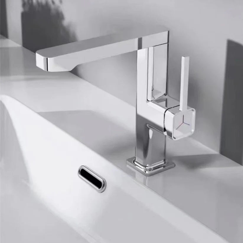 Clean installation for compact sinks