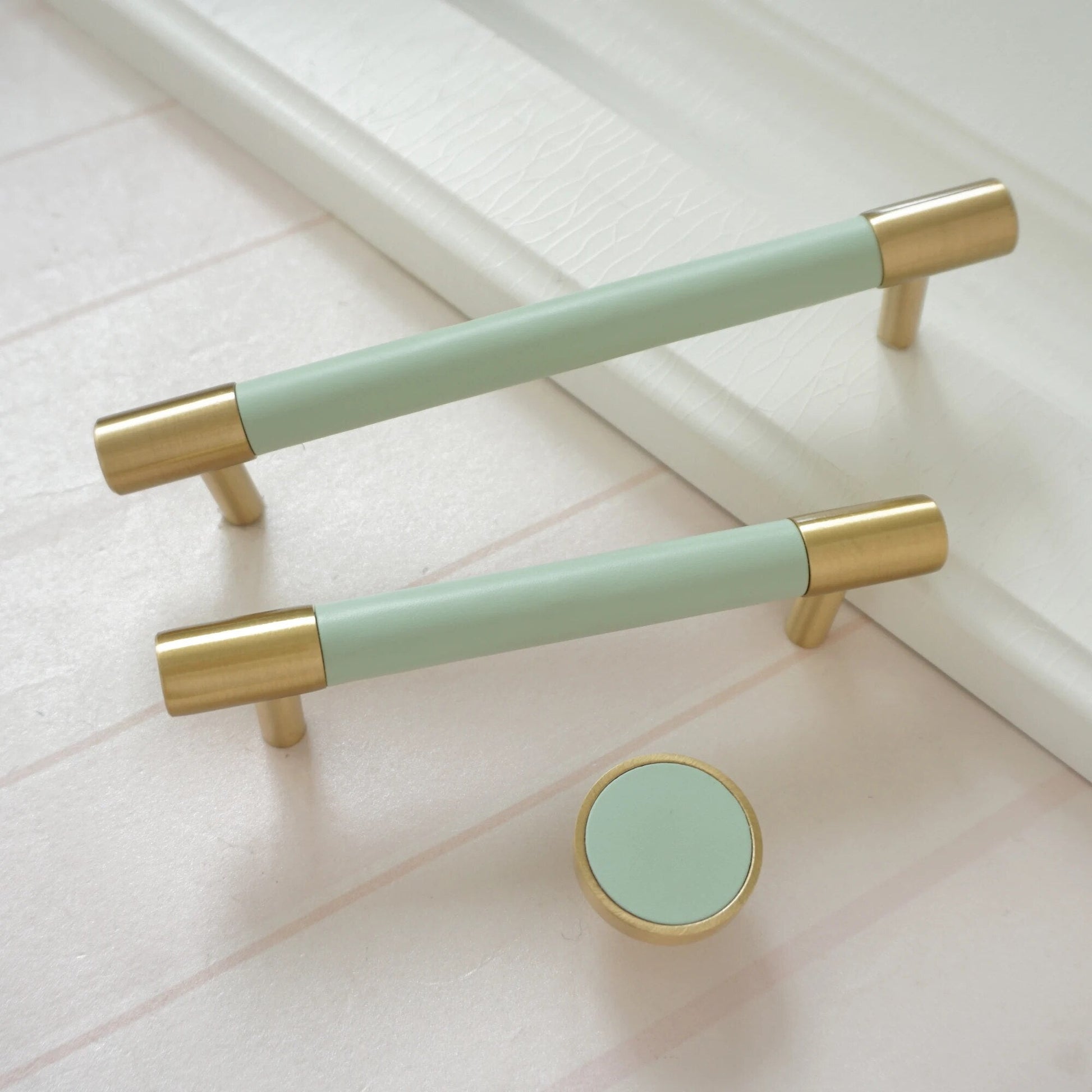 Comforsyco Colorful Leather and Brass Cabinet Pulls and Knobs