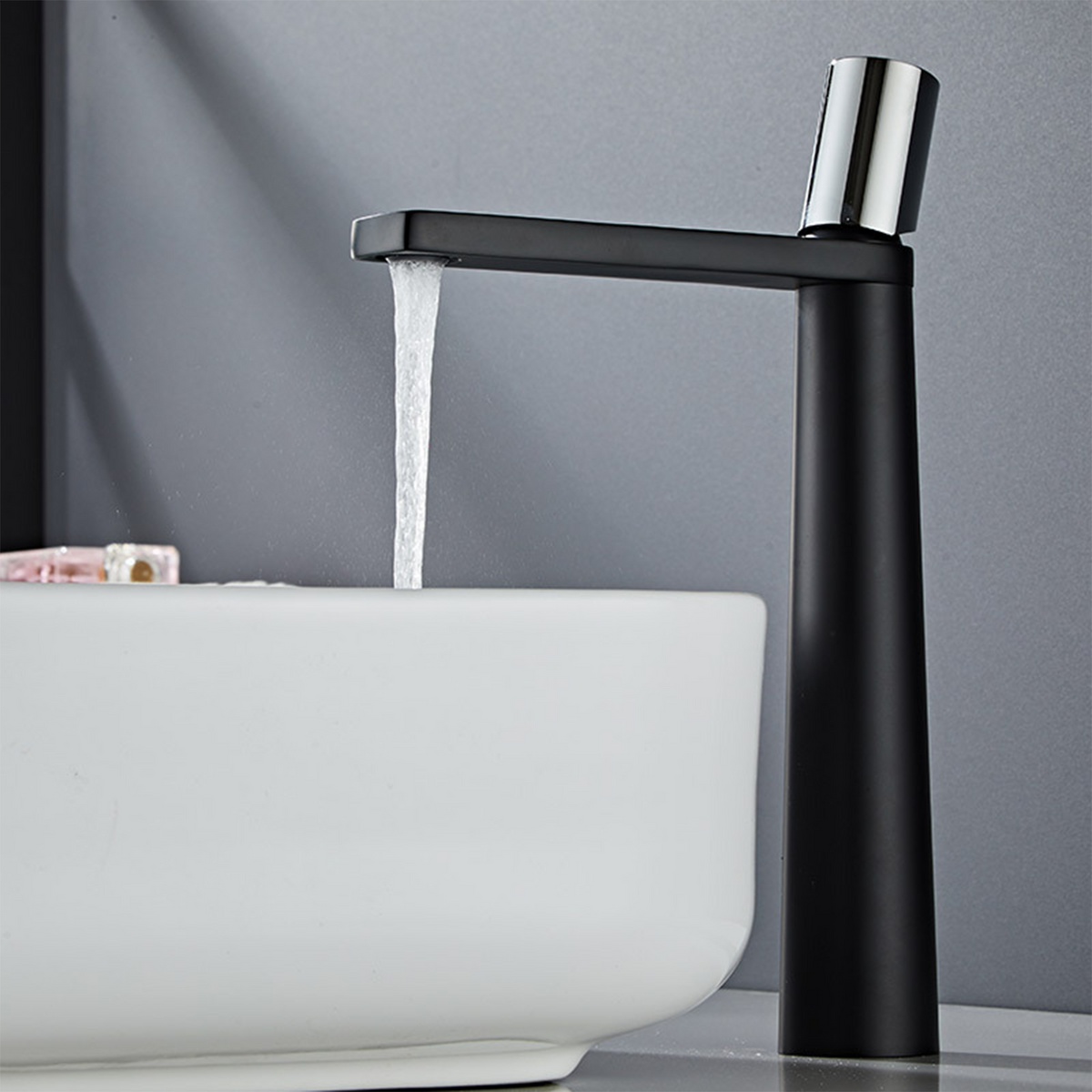 Elvik Modern Single-Handle Waterfall Single-Hole Bathroom Sink Faucet