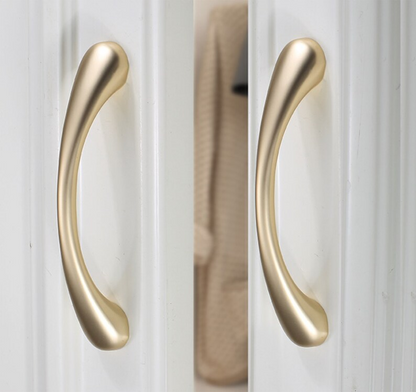 Comforsyco Modern Curved Cabinet Handles and Round Knobs
