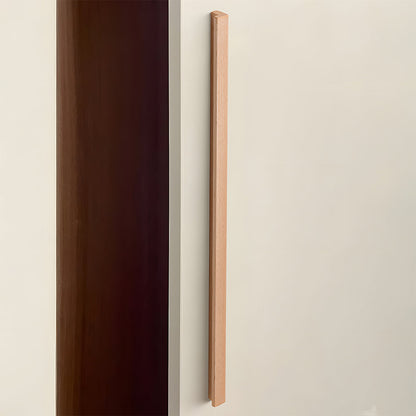 L-shaped wood cabinet handle in style A with 768 mm centers, installed on light cabinet doors with the profile visible
