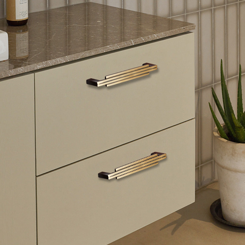 Comforsyco Ribbed Brass Cabinet Handles and Matching Knobs