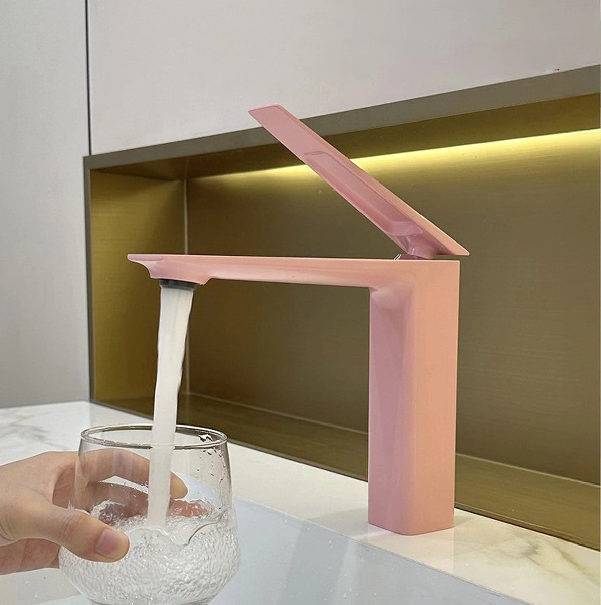 Lottin Modern Single-Handle Single-Hole Bathroom Sink Faucet