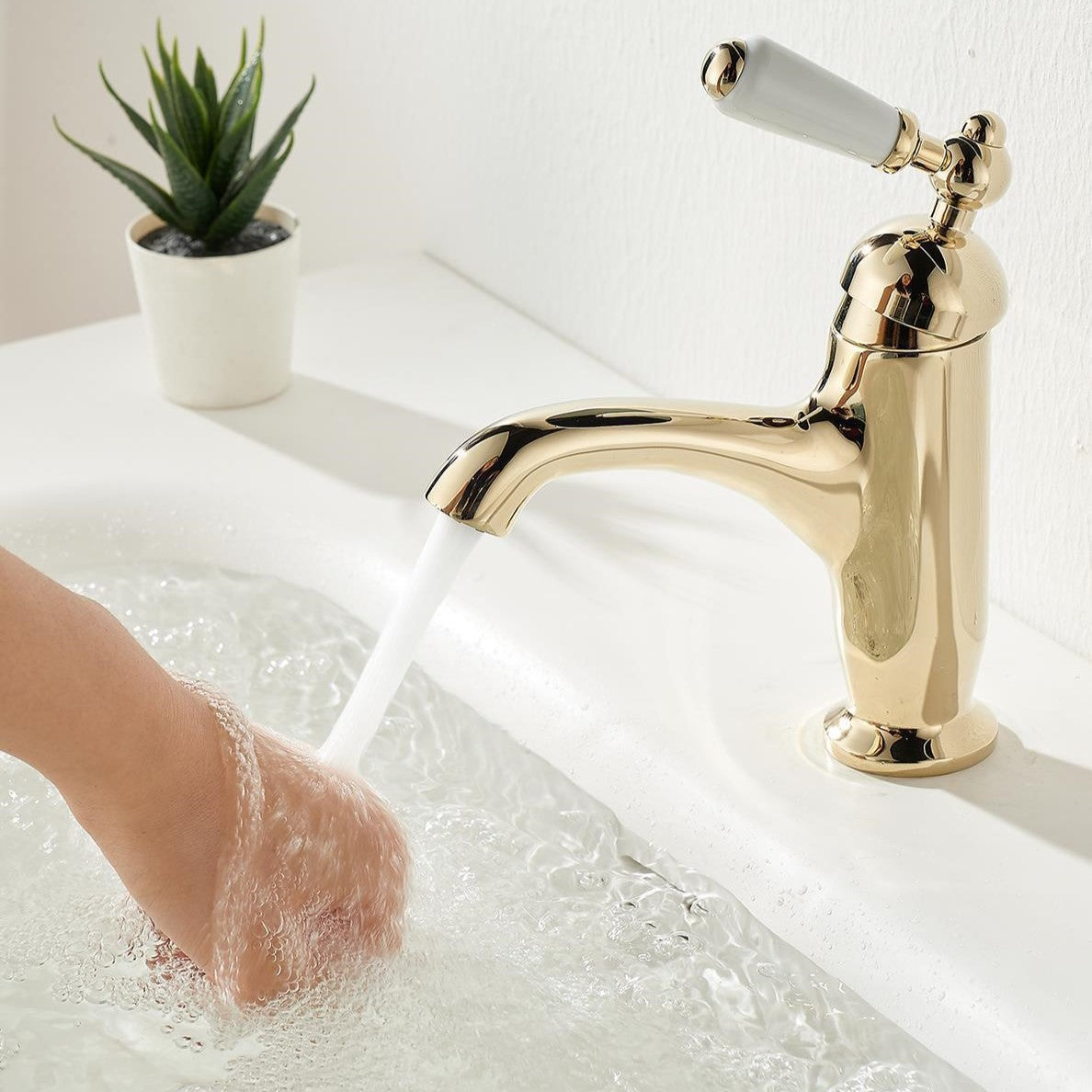A TRADITIONAL DETAIL AT YOUR FINGERTIPS