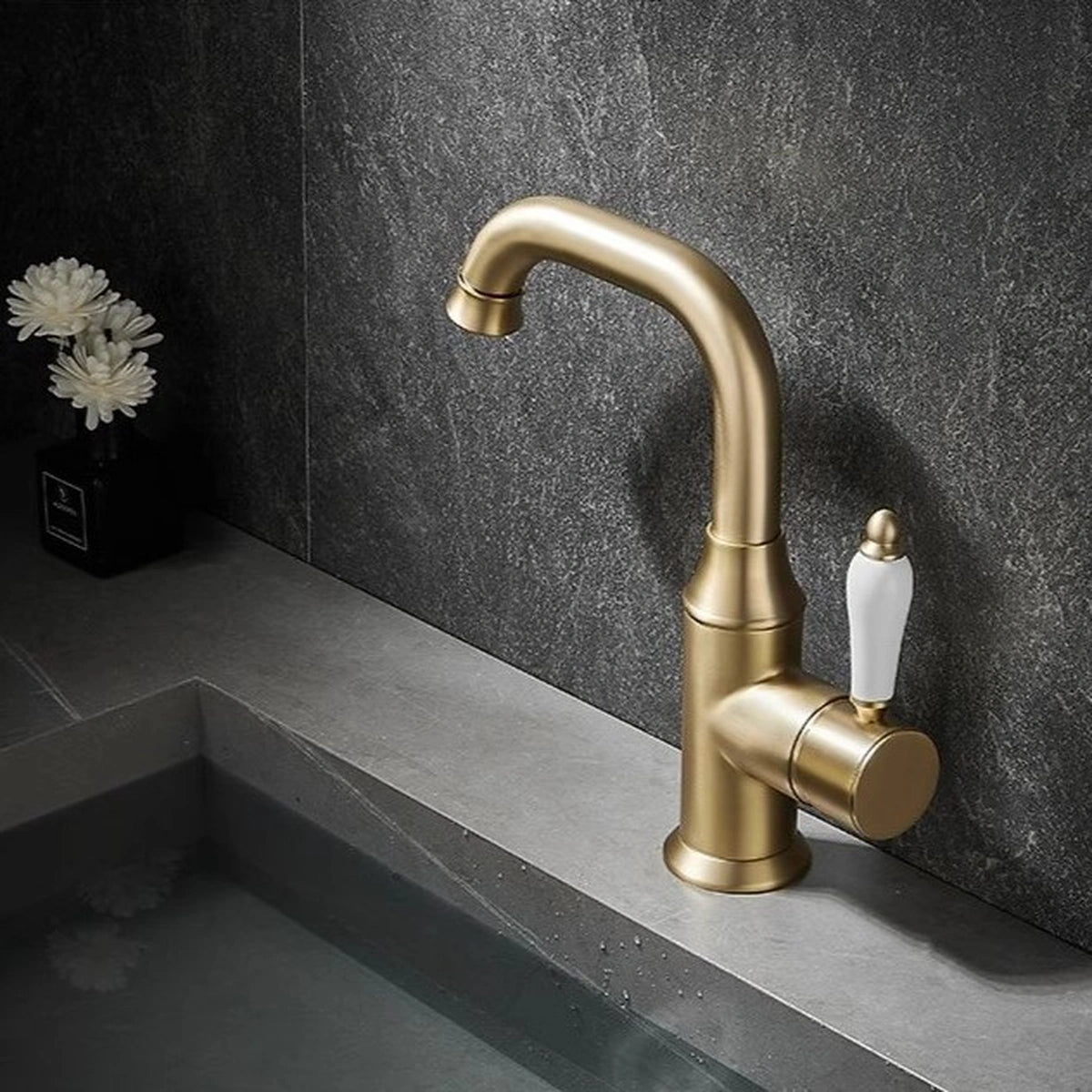 MADE FOR A CLEAN ONE-HOLE INSTALLATION