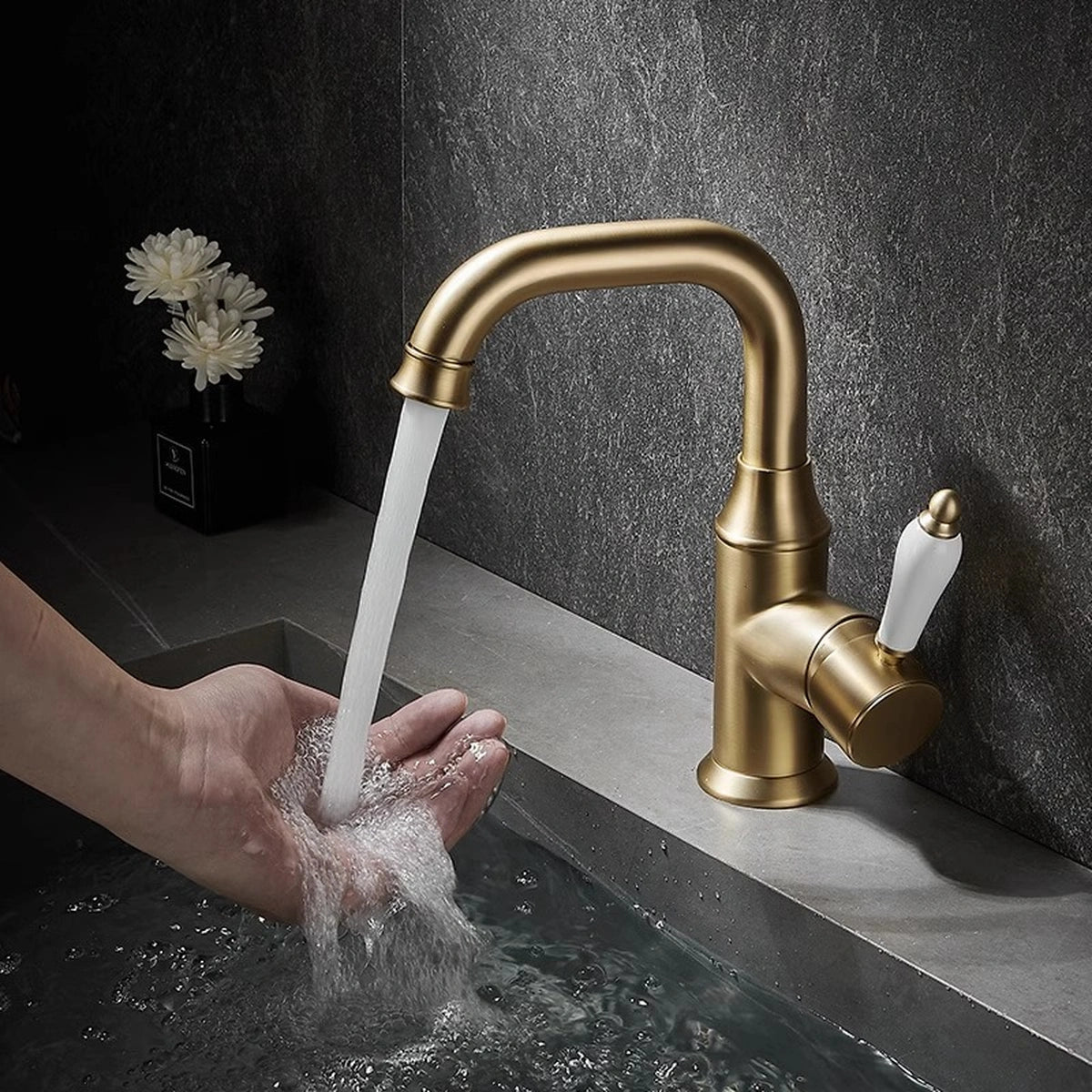 SMOOTH HOT AND COLD WATER ADJUSTMENT