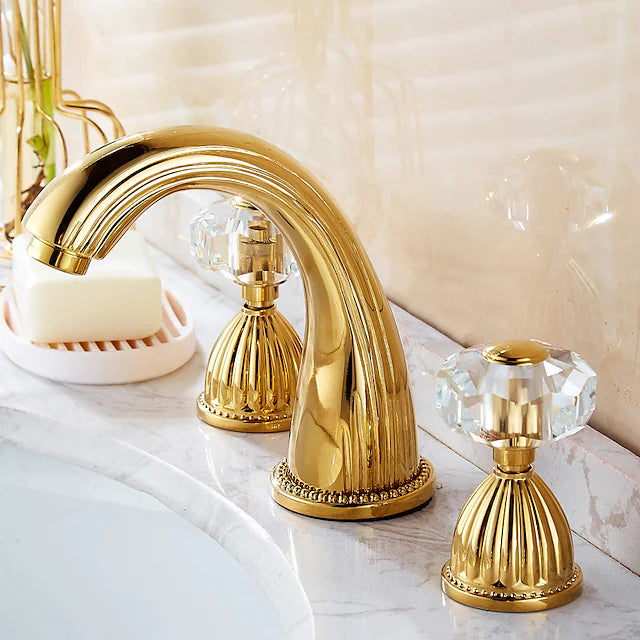 A BALANCED LOOK ACROSS THE SINK