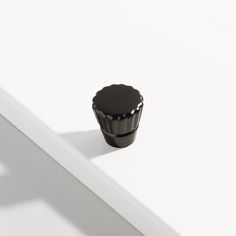 Fluted Detail Cabinet Pulls and Matching Knobs