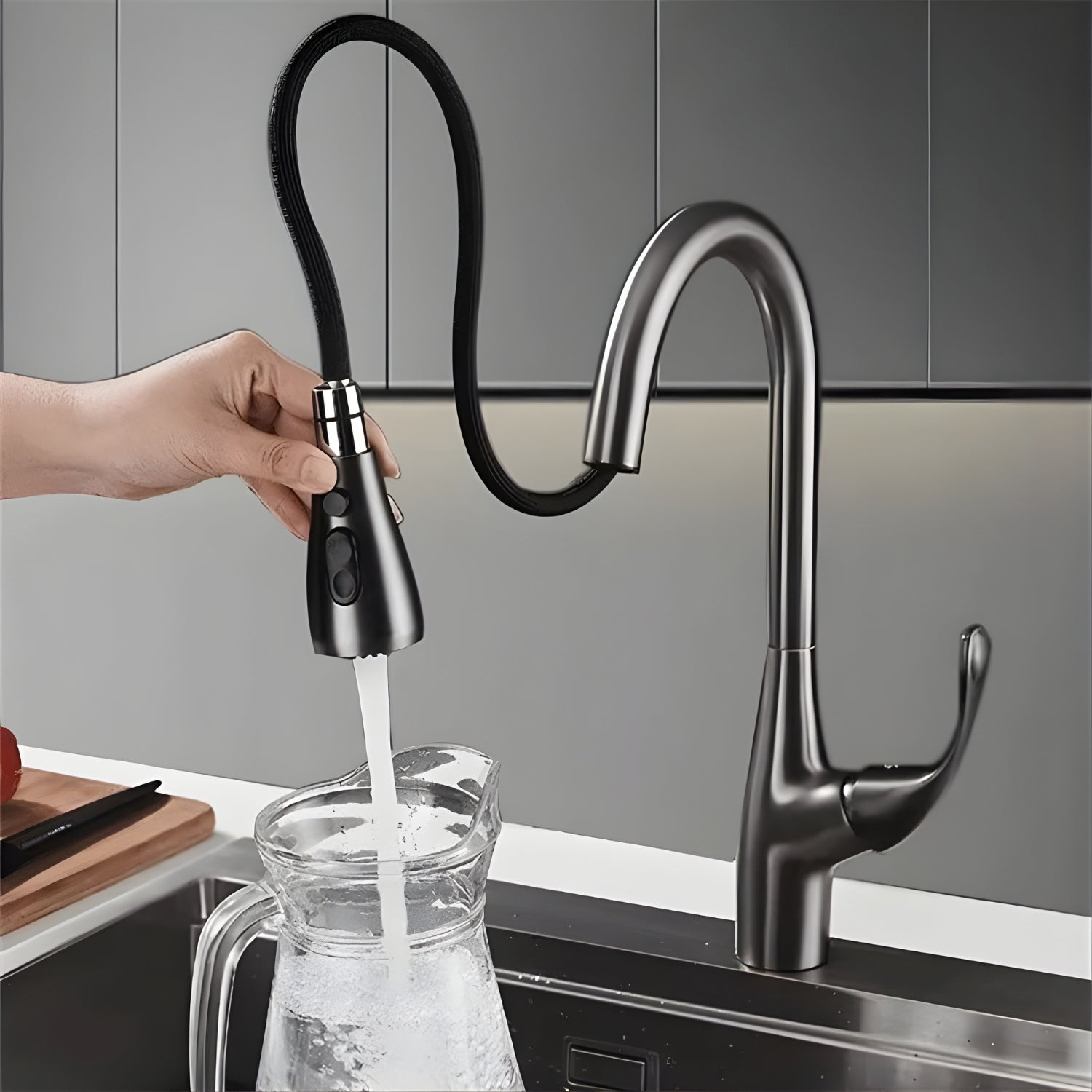 THE FREEDOM OF THE PULL-OUT SPRAYER