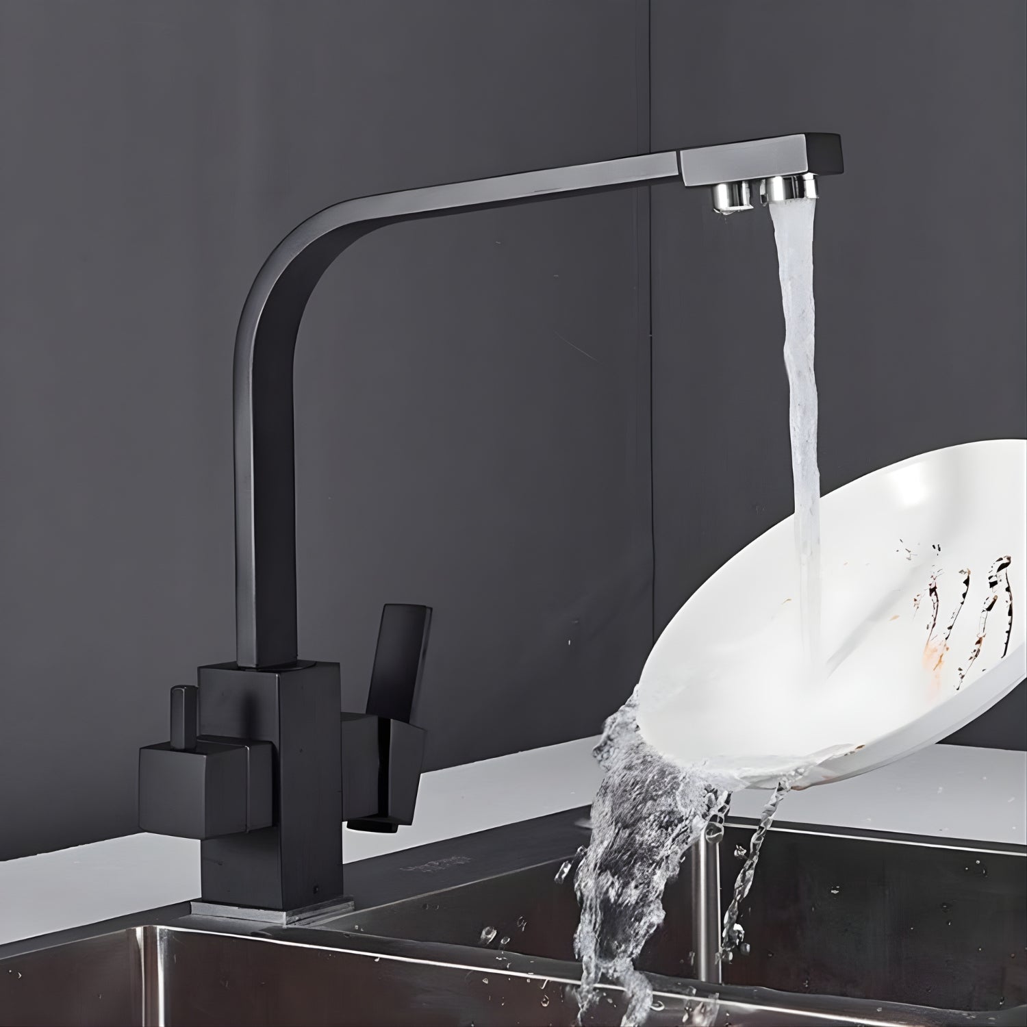 THE LIVIA 360° SWIVEL FAUCET FOR DOUBLE SINKS