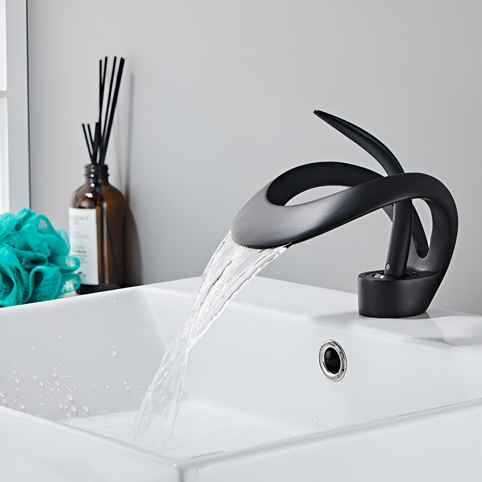 POLISHED FINISH WITH A MODERN LOOK