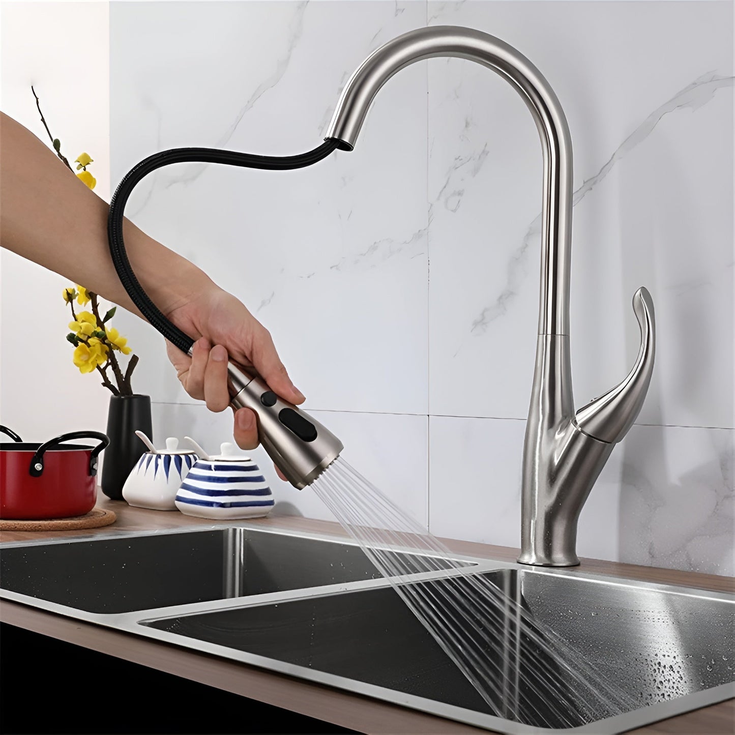 Elara Victorian Style Pull-Out Kitchen Faucet